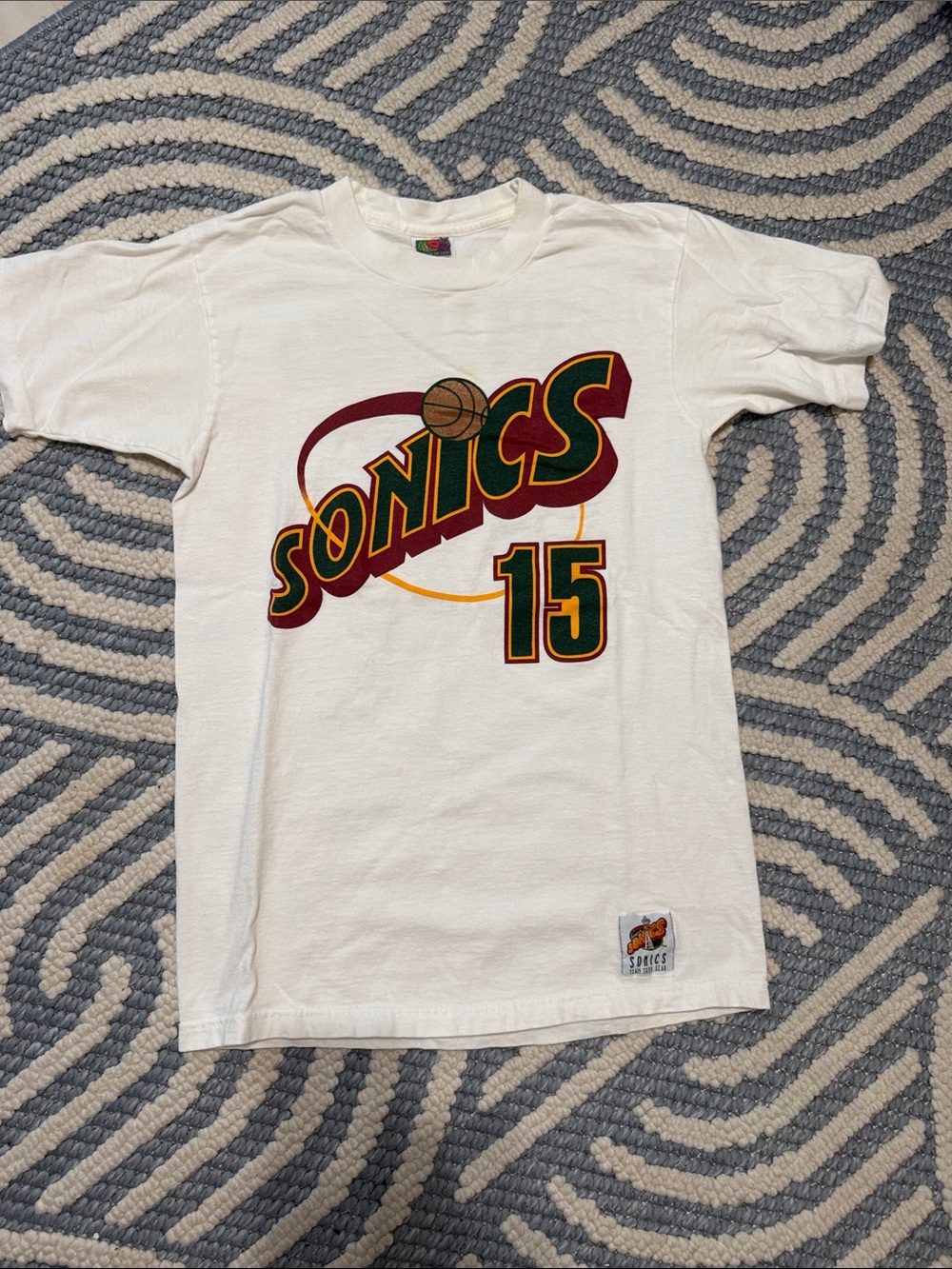 Vintage 90s Seattle SuperSonics #15 Sonics T-Shirt Made in USA Small